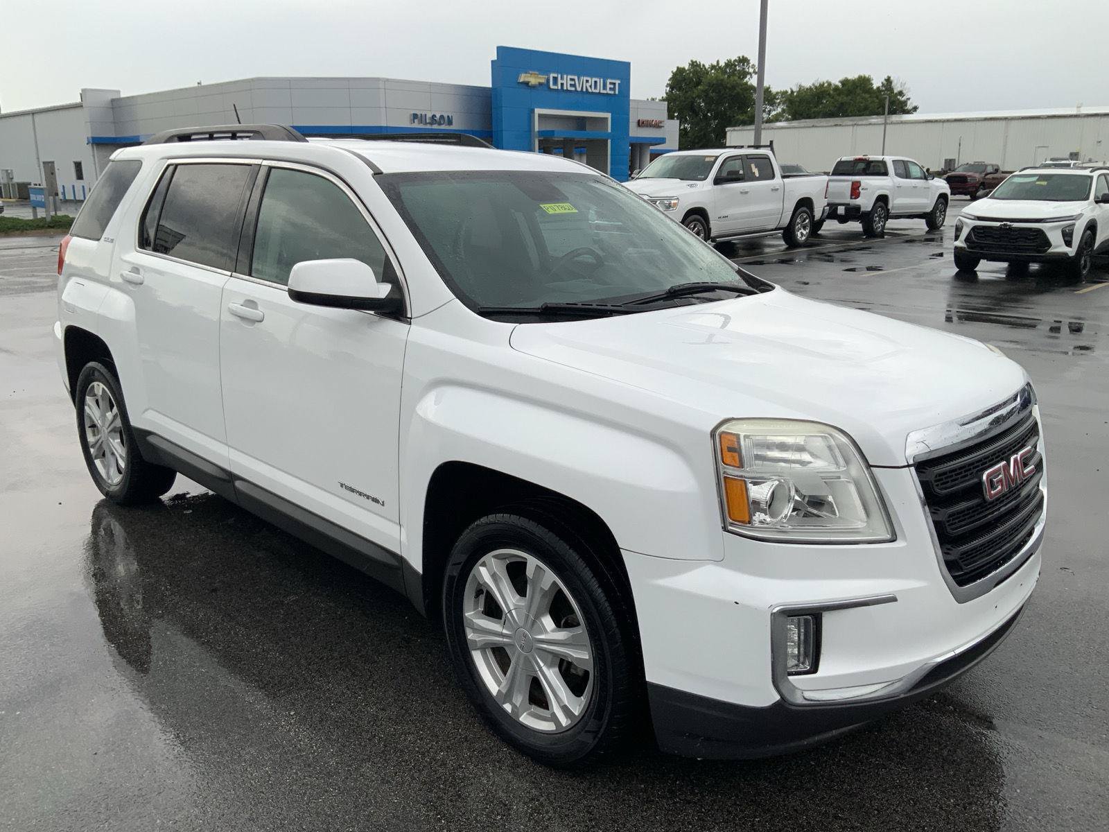 Used 2017 GMC Terrain SLE w/ Convenience Package FWD image 2