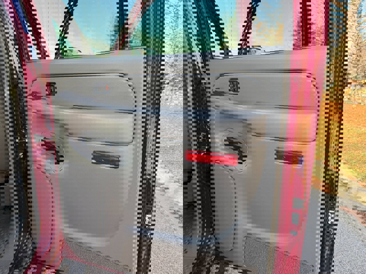 Used 2005 Chevrolet Silverado 2500 LT w/ Heavy-Duty Power Package image 52