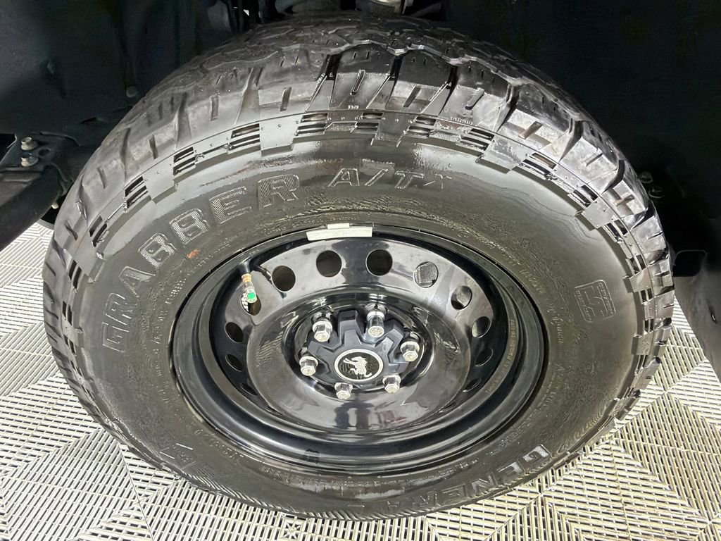 Used 2021 Ford Bronco Black Diamond image 11