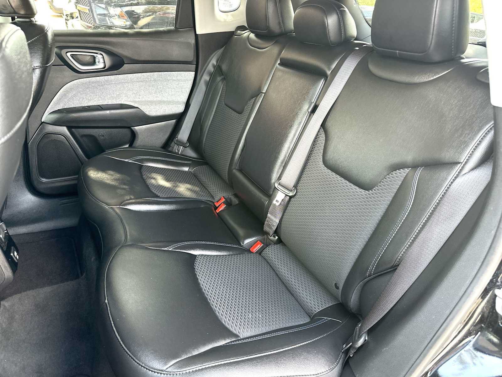 Used 2022 Jeep Compass Latitude FWD image 23