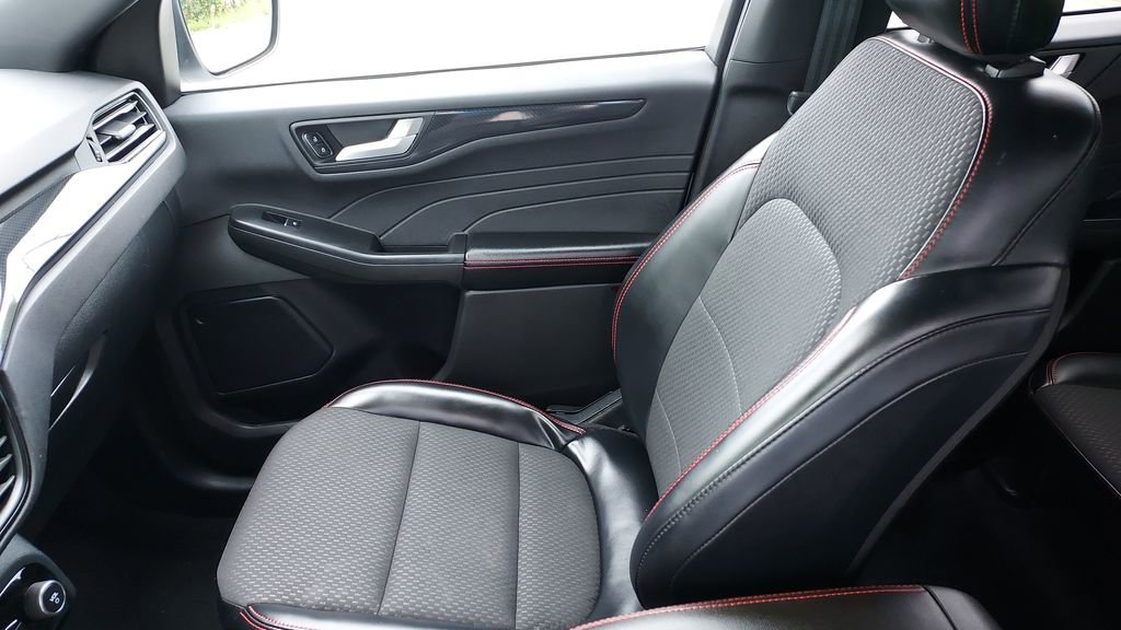 Certified 2023 Ford Escape ST-Line w/ Tech Pack #1 FWD image 17