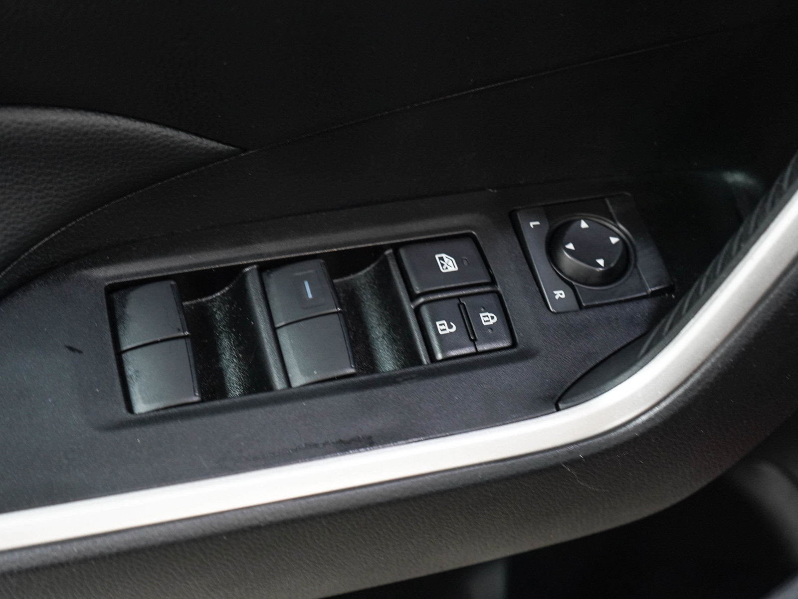 Used 2024 Toyota RAV4 LE AWD/4WD image 20