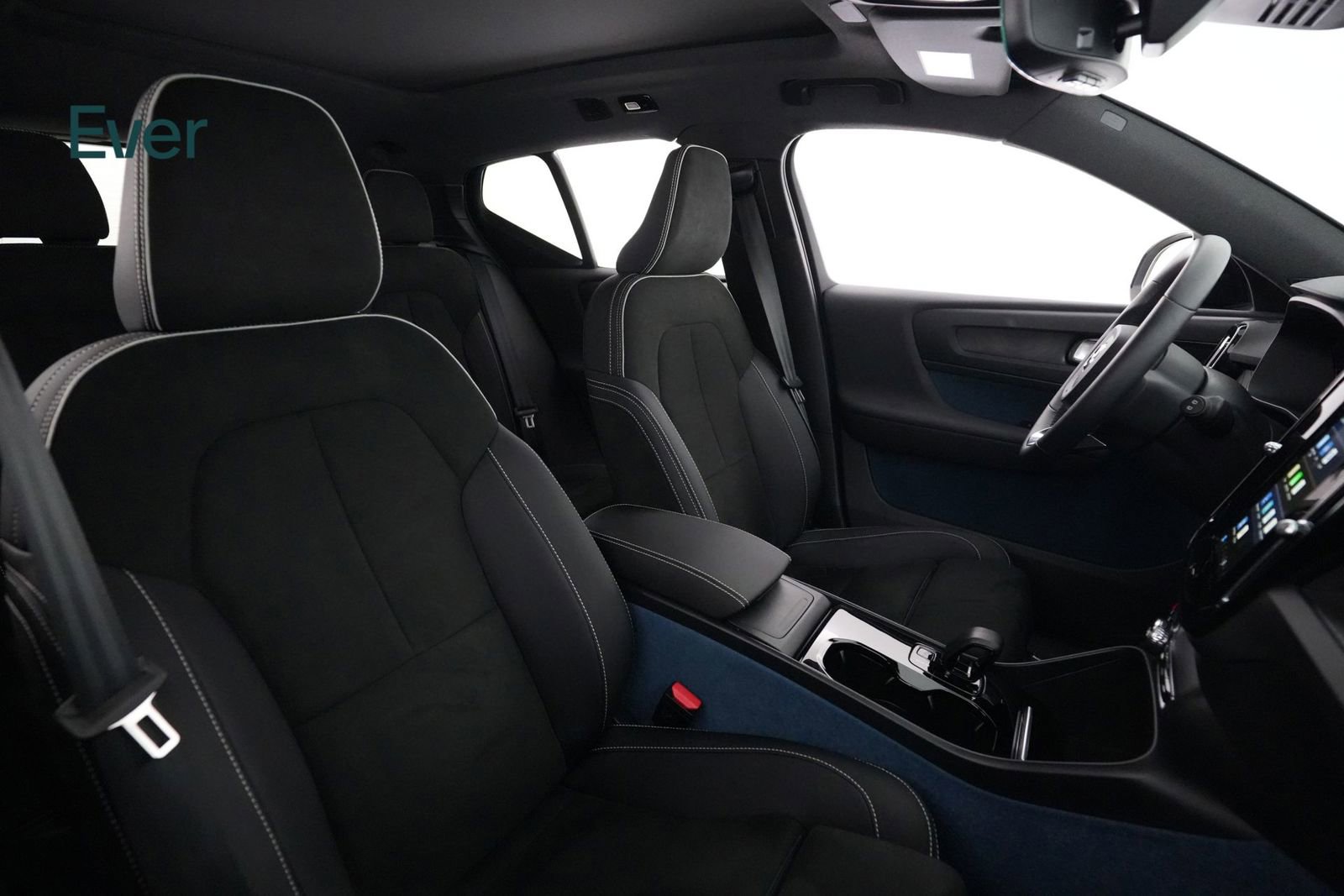 Used 2023 Volvo XC40 Recharge Ultimate w/ Protection Package Premier image 22