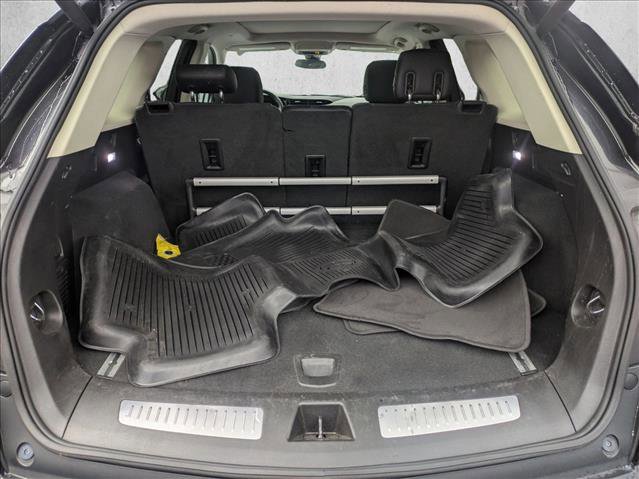 Used 2018 Cadillac XT5 Luxury w/ Driver Awareness Package image 4