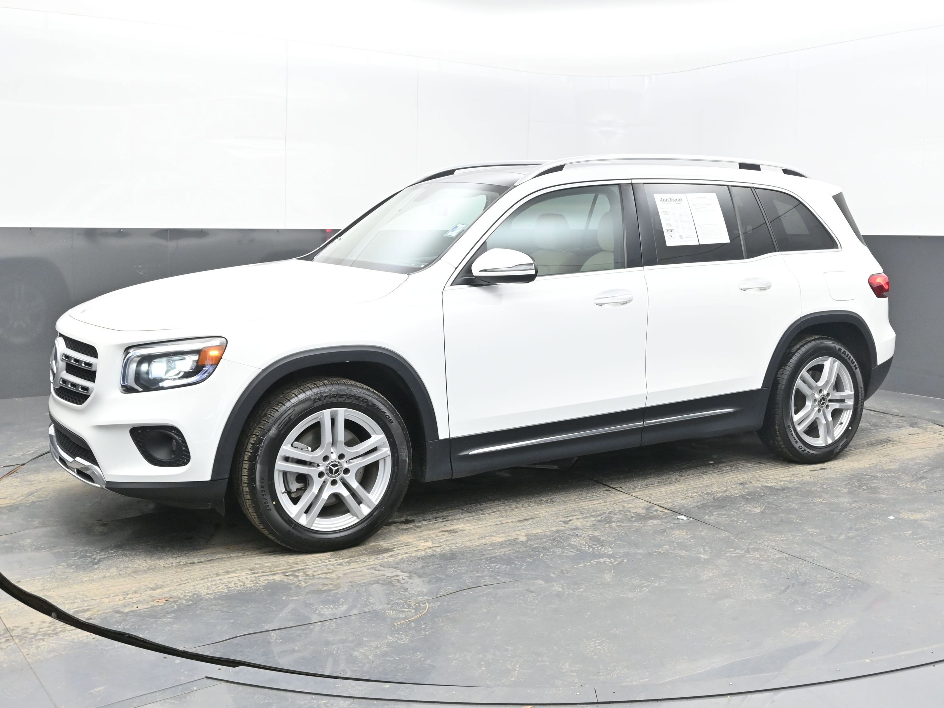 Used 2023 Mercedes-Benz GLB 250 4MATIC w/ Premium Package image 5