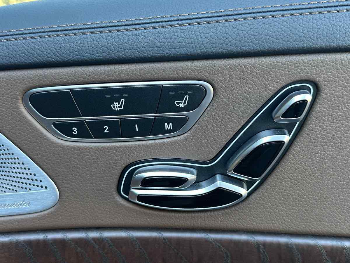 Used 2019 Mercedes-Benz S 560 Sedan image 32