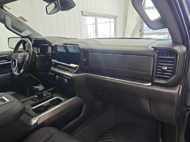 Used 2022 Chevrolet Silverado 1500 LTZ w/ LTZ Premium Package AWD/4WD image 28