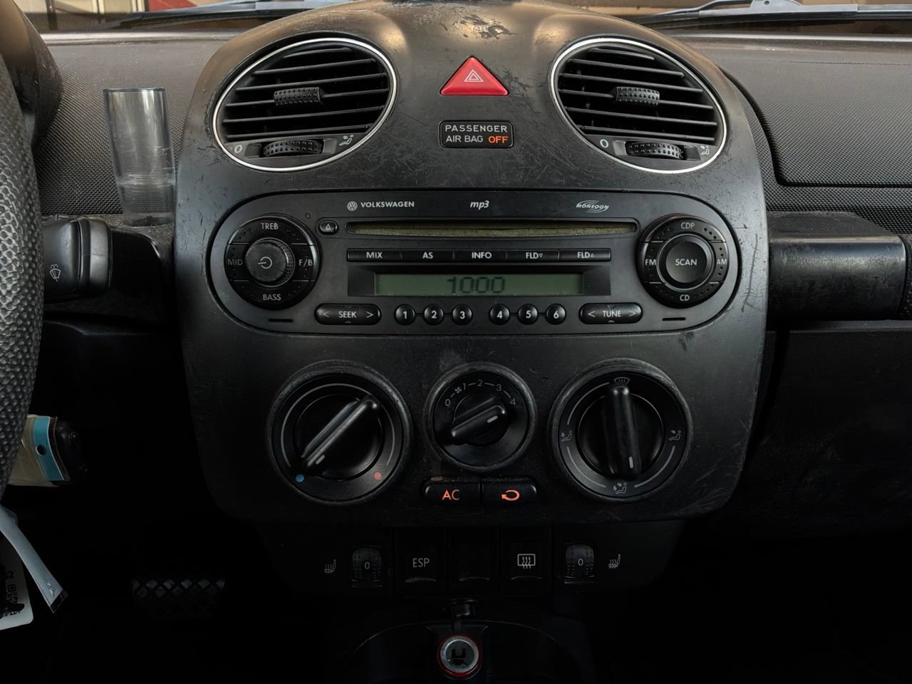 Used 2007 Volkswagen Beetle Convertible w/ Package 1 FWD image 29