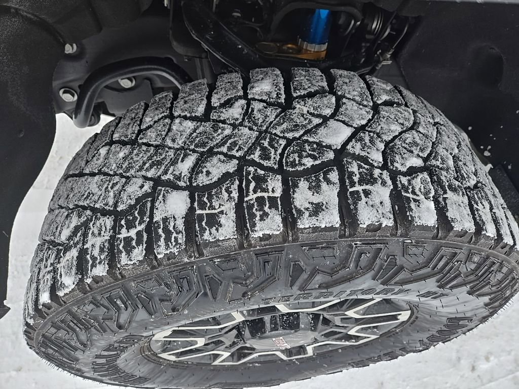 Used 2024 GMC Sierra 2500 AT4X image 18