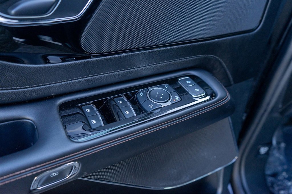 Used 2024 Lincoln Aviator Reserve AWD/4WD image 15