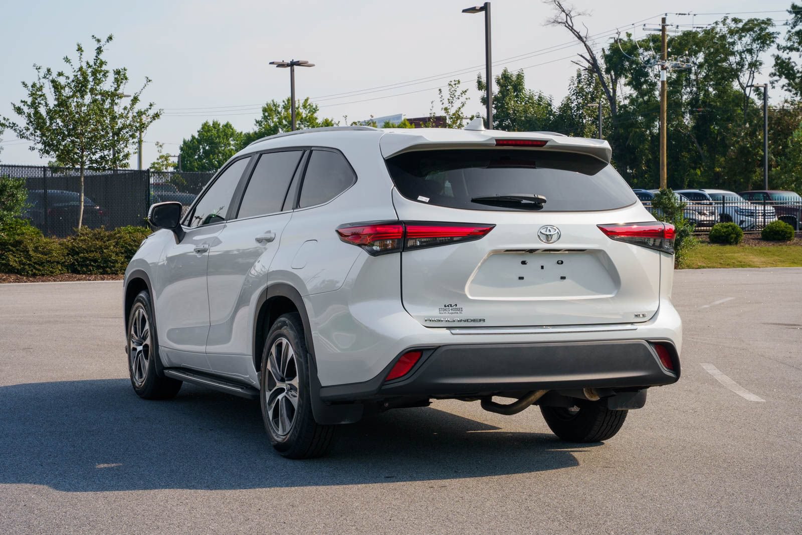 Used 2023 Toyota Highlander XLE FWD image 6
