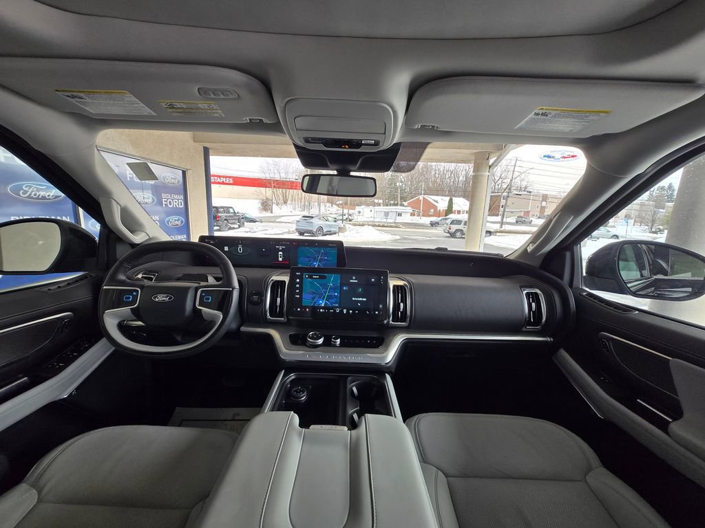 Used 2025 Ford Expedition Platinum image 26