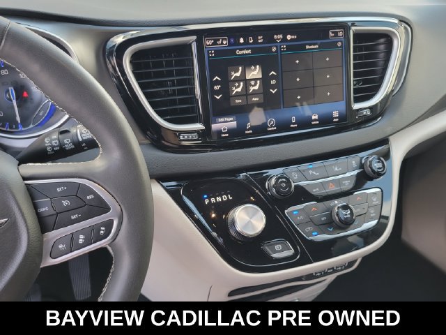 Used 2023 Chrysler Pacifica Touring-L FWD image 24