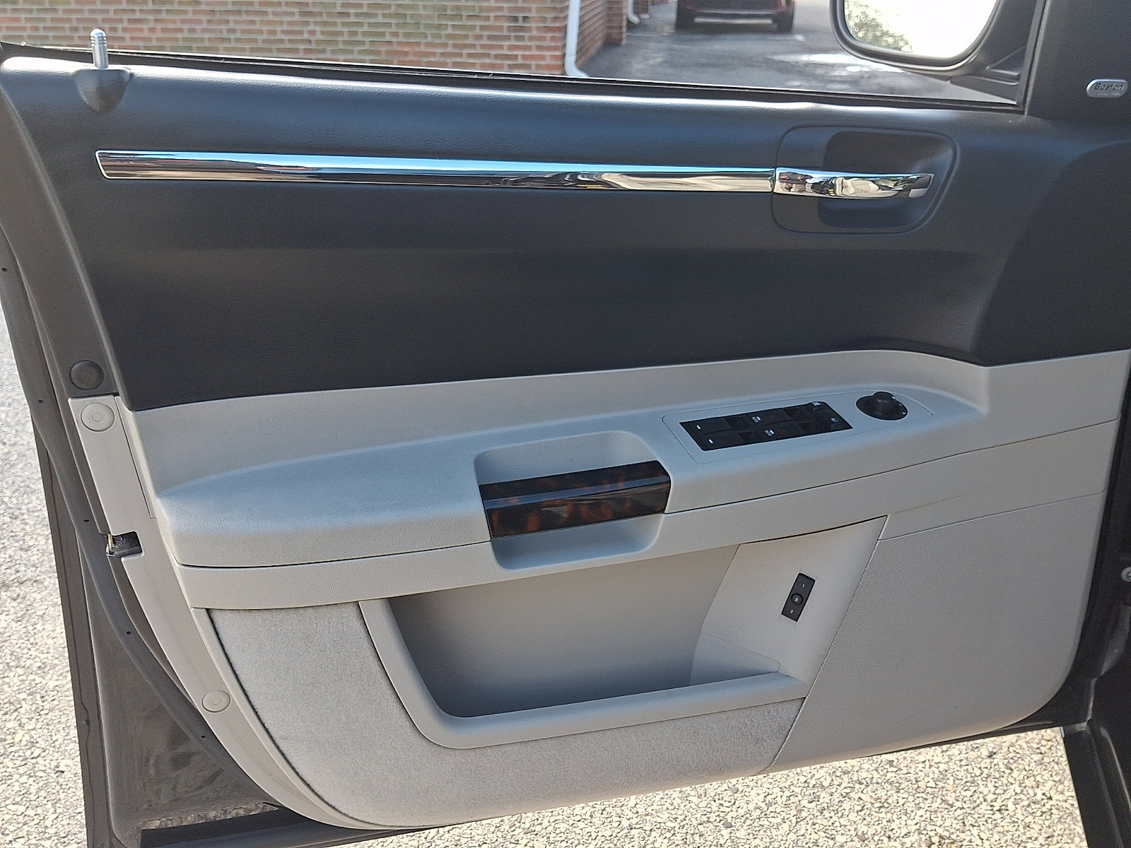 Used 2006 Chrysler 300 C w/ Protection Group II RWD image 13