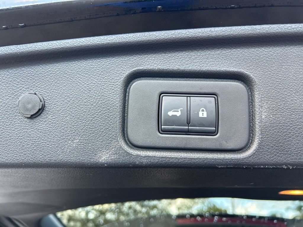 Used 2025 Nissan Pathfinder SV FWD image 33