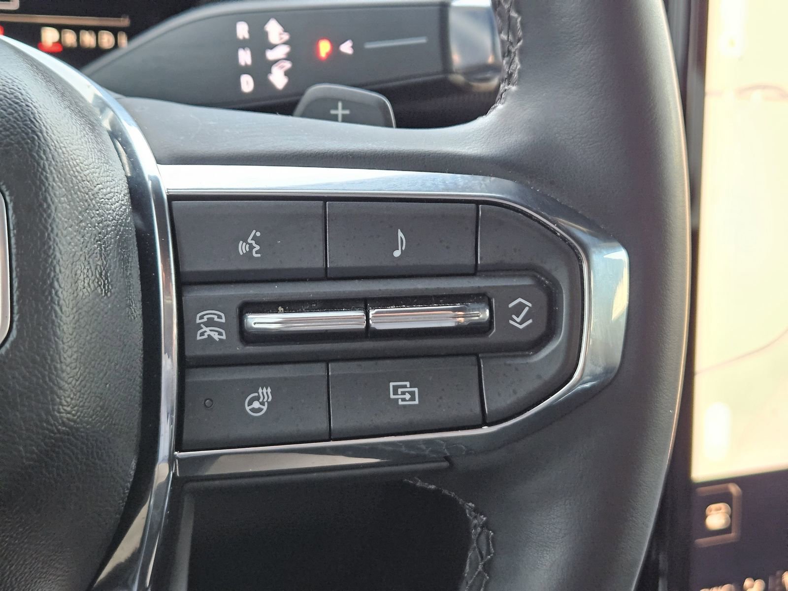 Used 2025 GMC Yukon Elevation AWD/4WD image 24