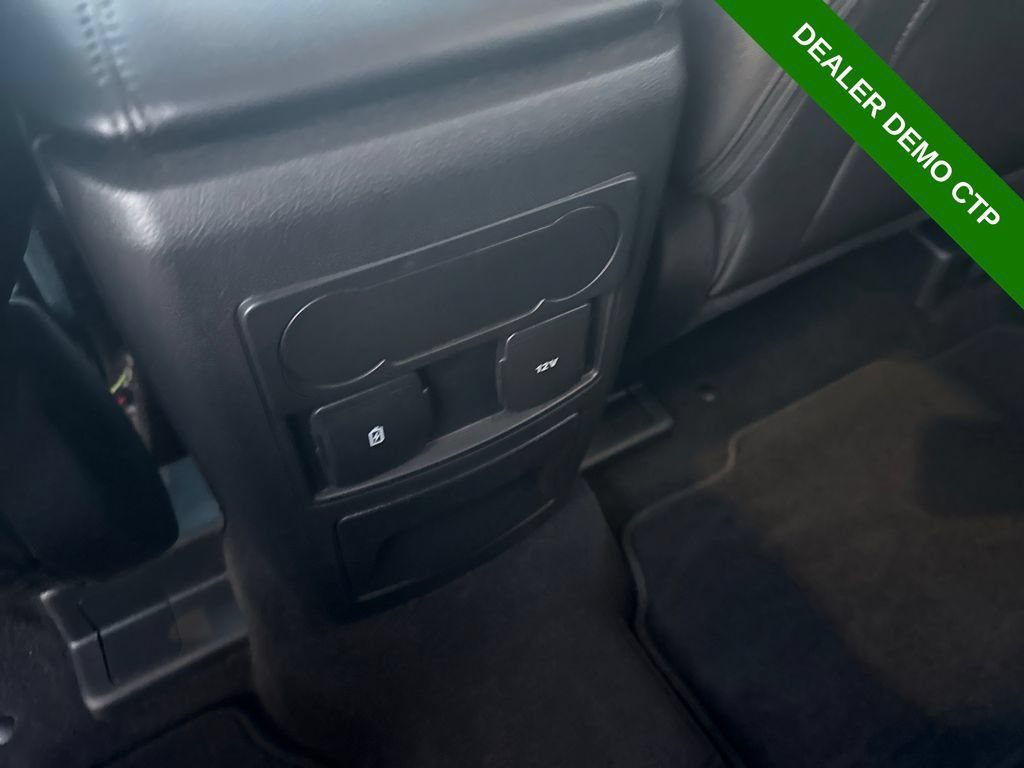 Used 2023 Ford Explorer XLT AWD/4WD image 17