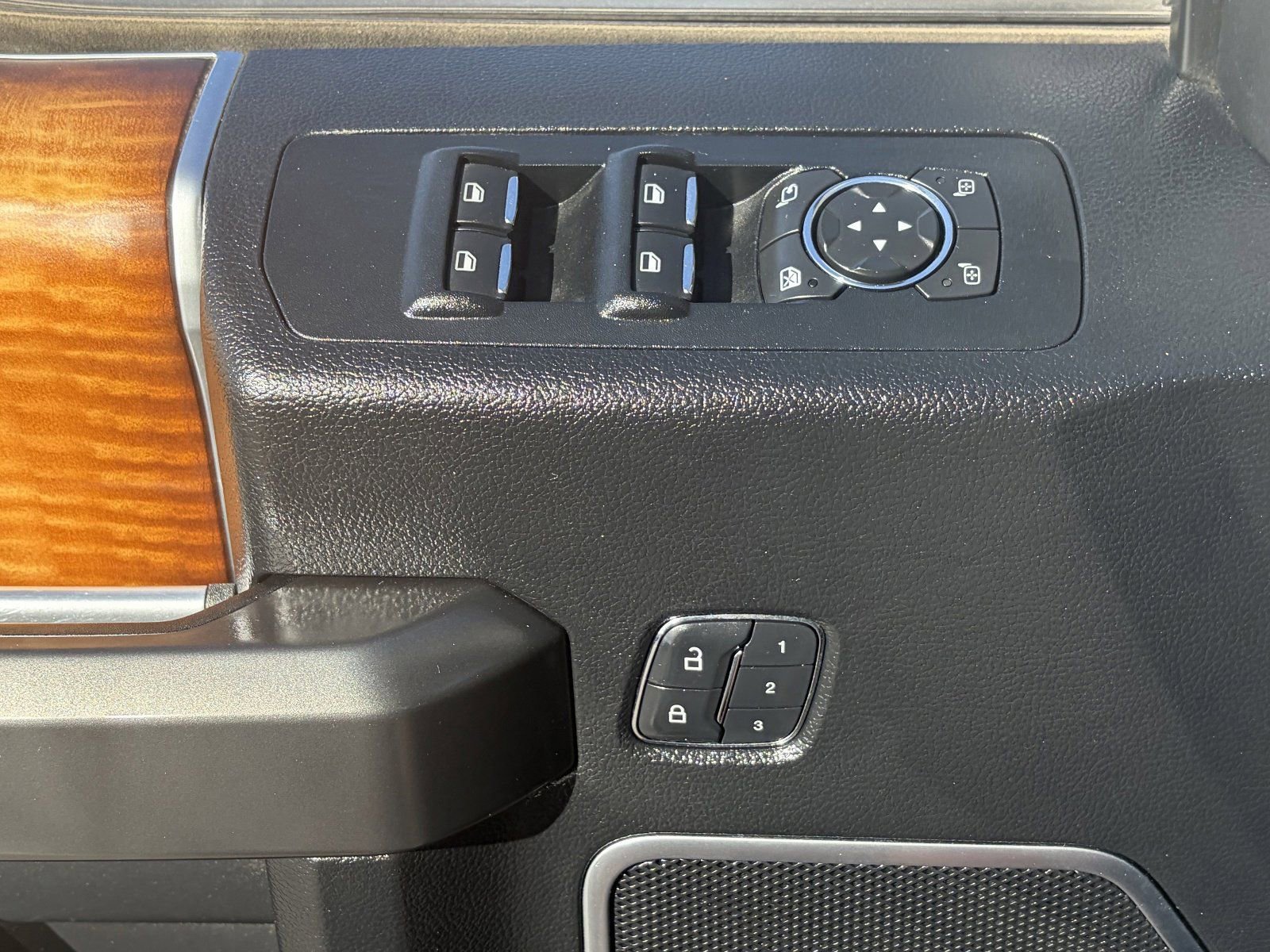 Used 2016 Ford F150 Limited AWD/4WD image 23