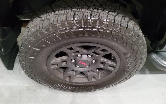 Used 2020 Toyota 4Runner TRD Off-Road Premium w/ Moonroof Package AWD/4WD image 37