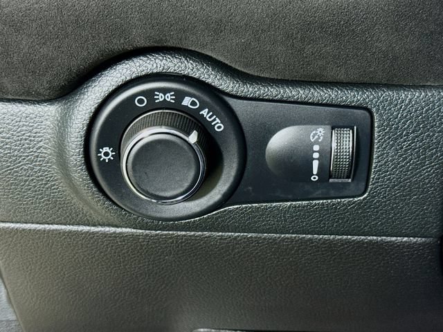 Used 2023 Dodge Durango R/T w/ Hemi Orange Plus Package AWD/4WD image 10