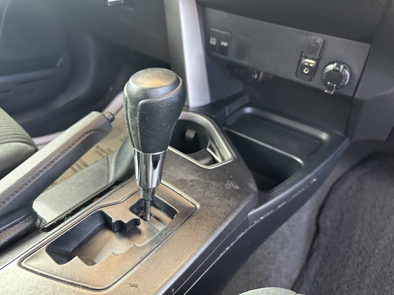 Used 2016 Toyota RAV4 LE FWD image 9