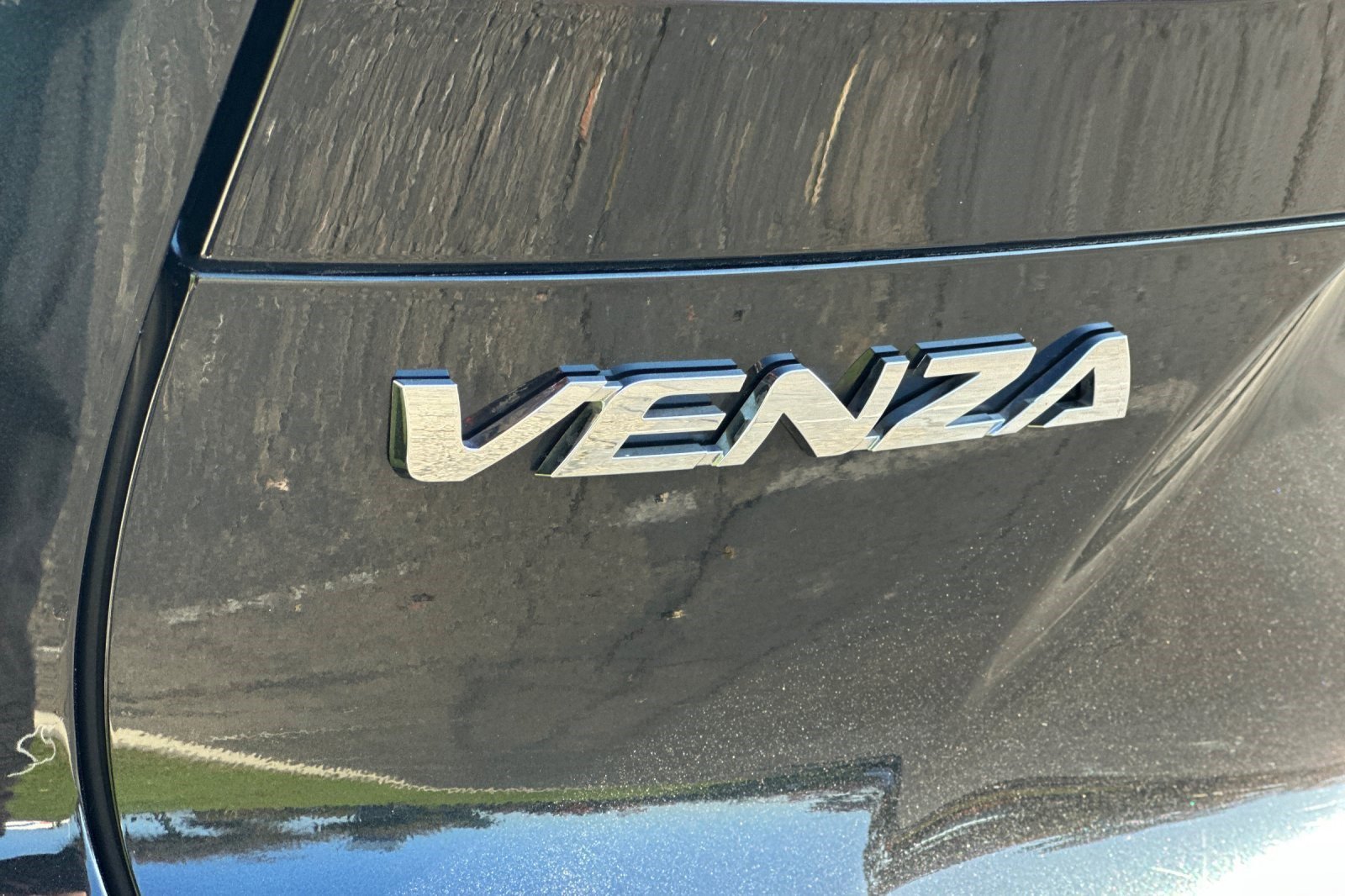 Used 2023 Toyota Venza Limited image 38