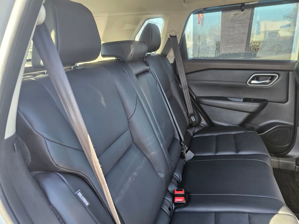 Used 2021 Nissan Rogue SV image 16