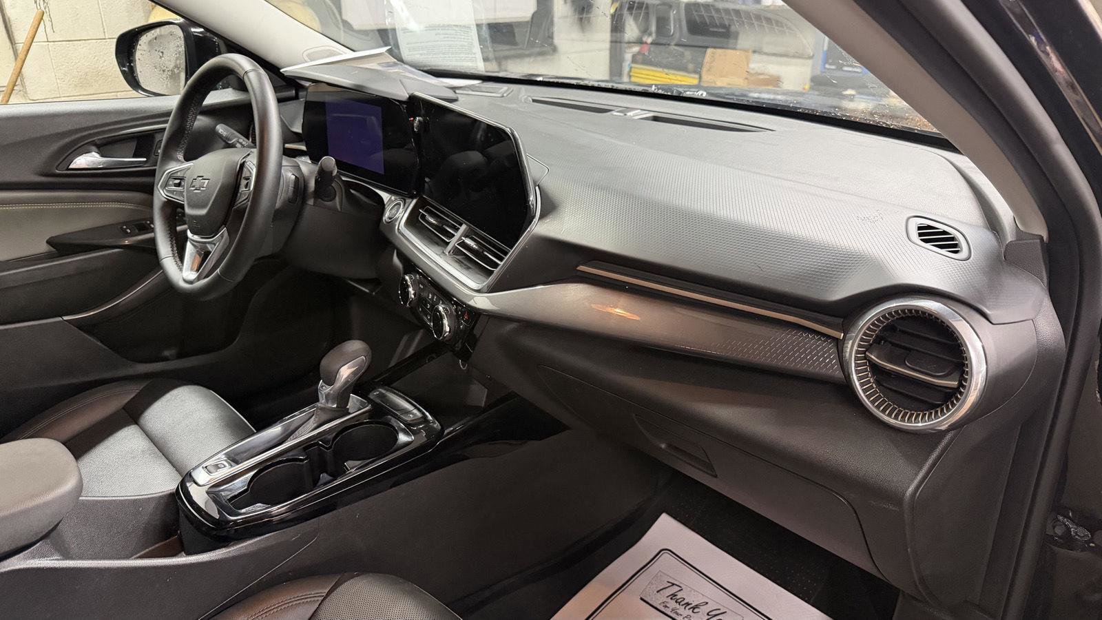 Used 2024 Chevrolet Trax ACTIV w/ Driver Confidence Package image 27