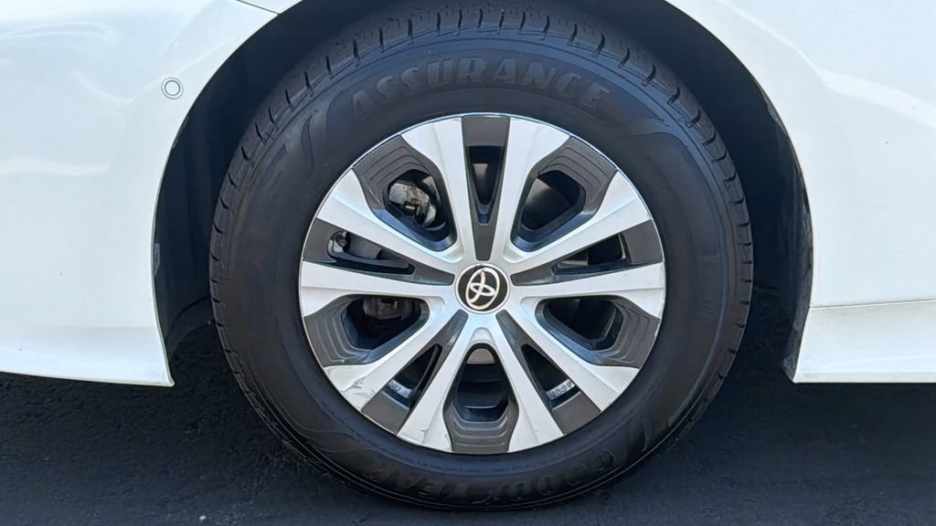 Used 2019 Toyota Prius LE AWD/4WD image 9