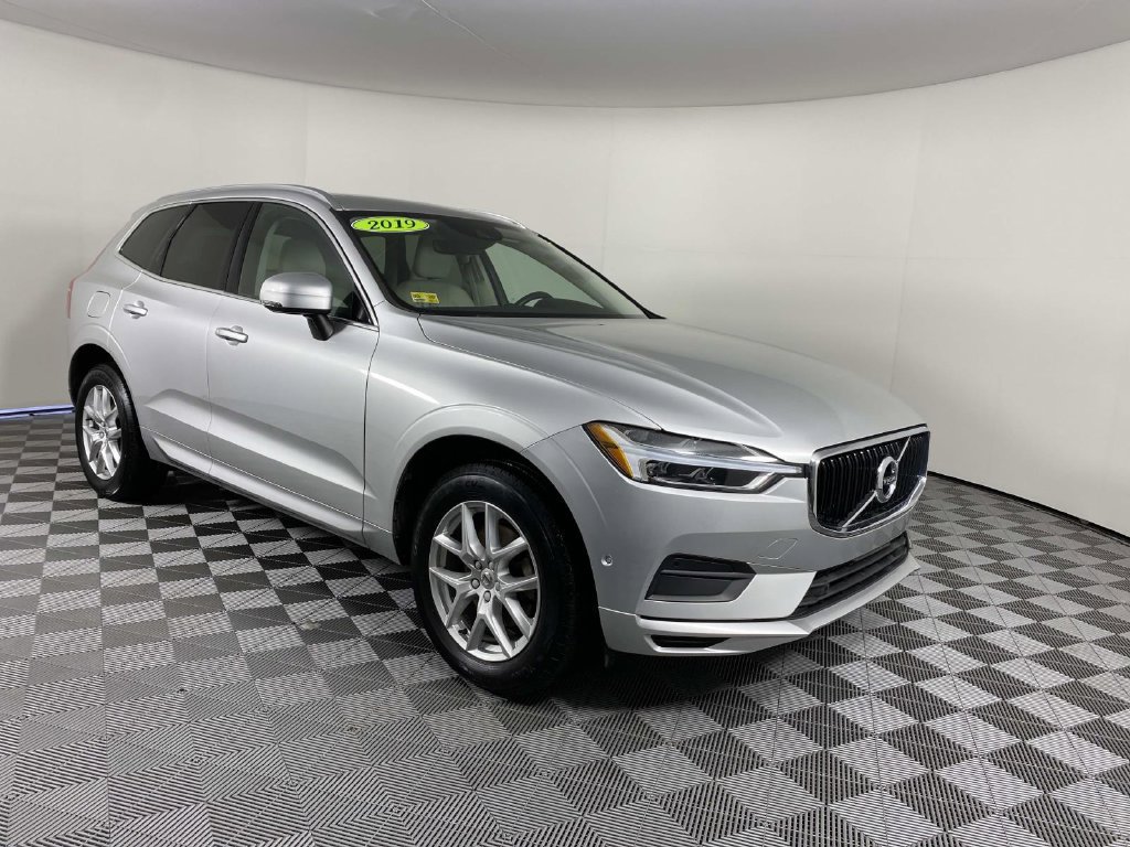 Used 2019 Volvo XC60 T5 Momentum w/ Premium Package