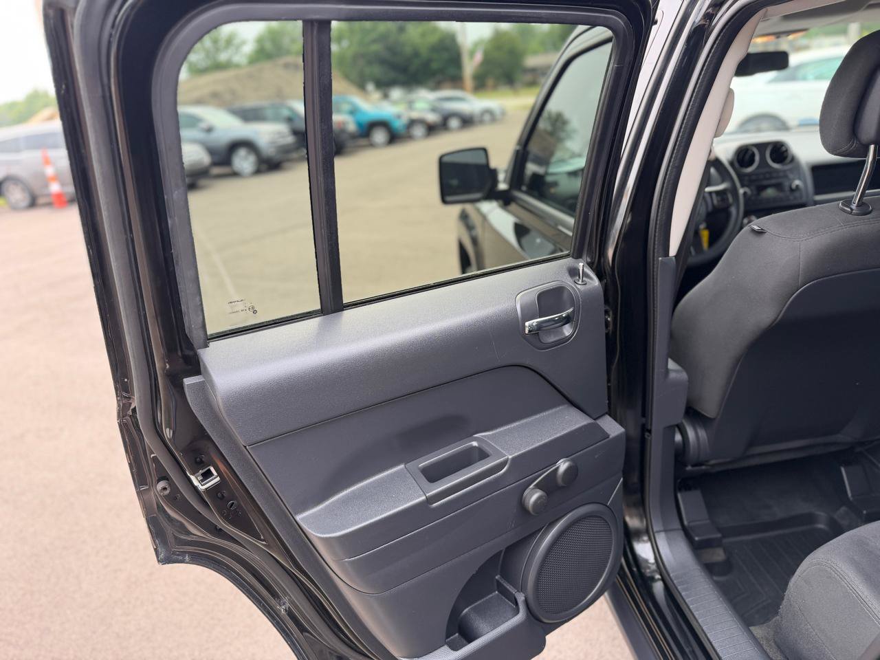 Used 2016 Jeep Patriot Sport FWD image 26