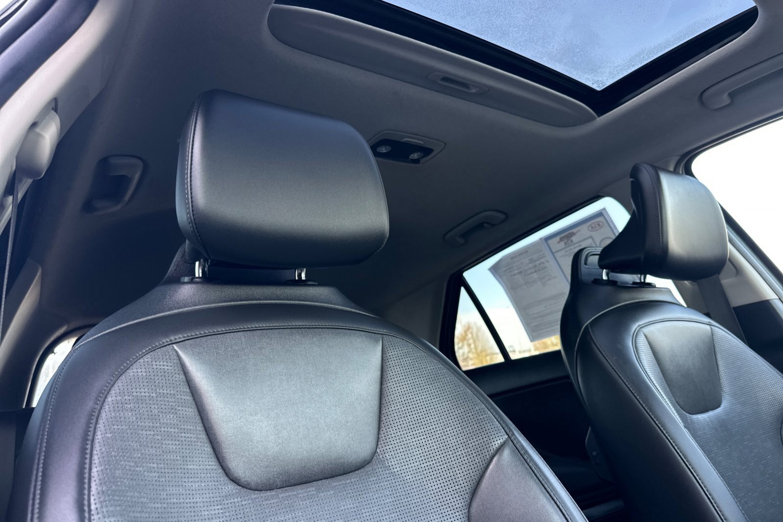 Used 2024 Kia Niro SX image 17