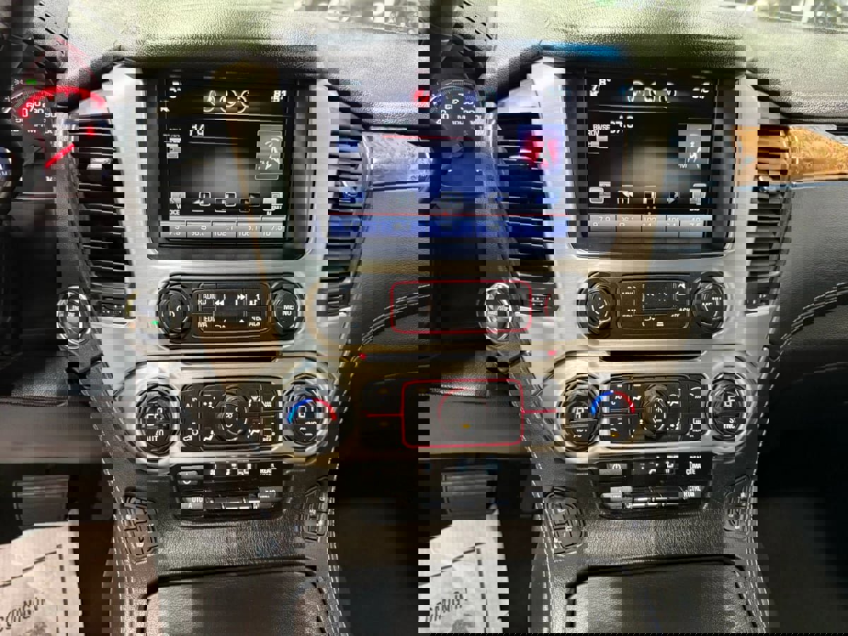 Used 2015 GMC Yukon Denali w/ Premium Package image 18