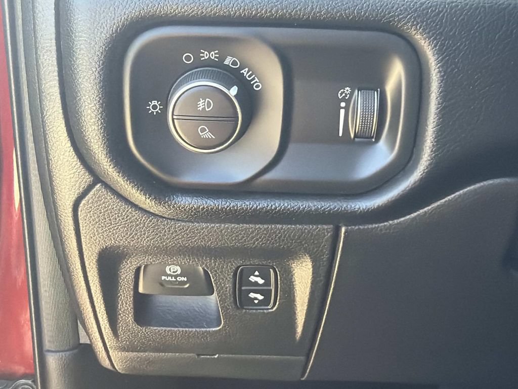 Used 2020 RAM 1500 Sport w/ Level 2 Equipment Goup w/2_L AWD/4WD image 23
