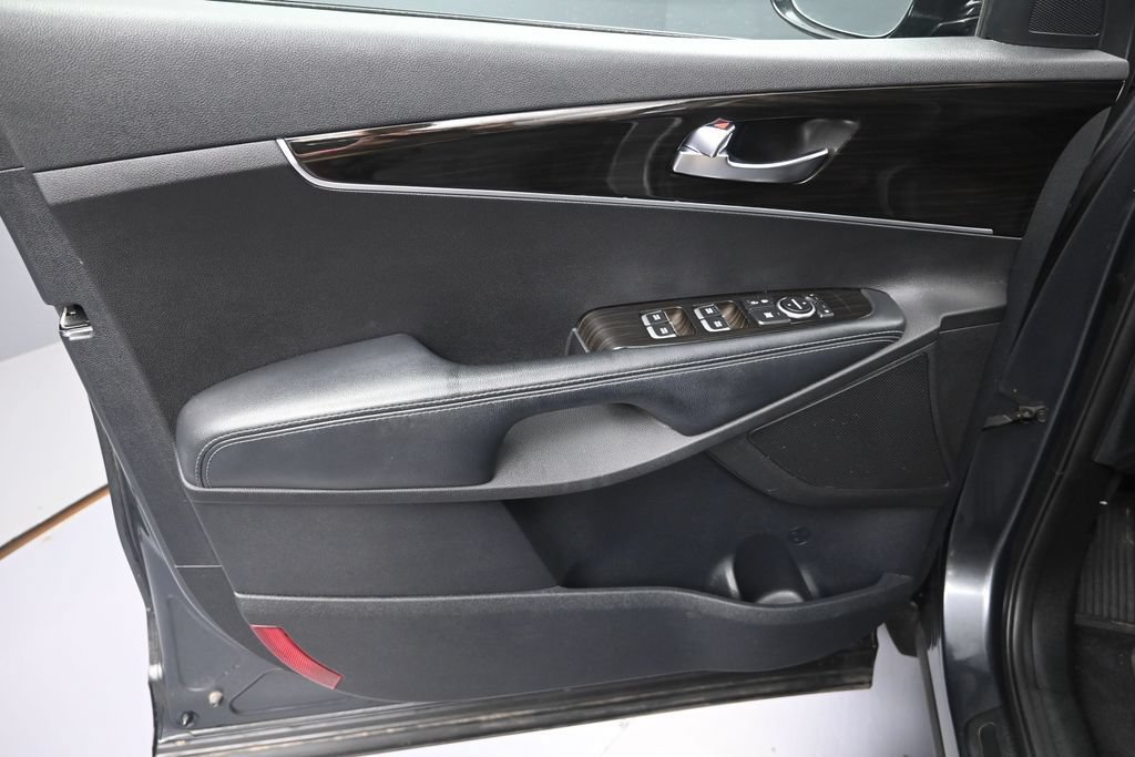 Used 2020 Kia Sorento FWD V6 image 9
