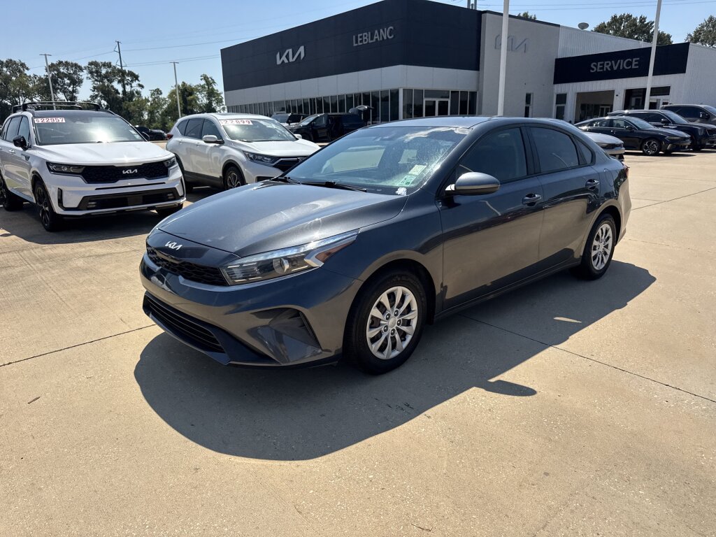 Certified 2022 Kia Forte Sedan FWD image 2