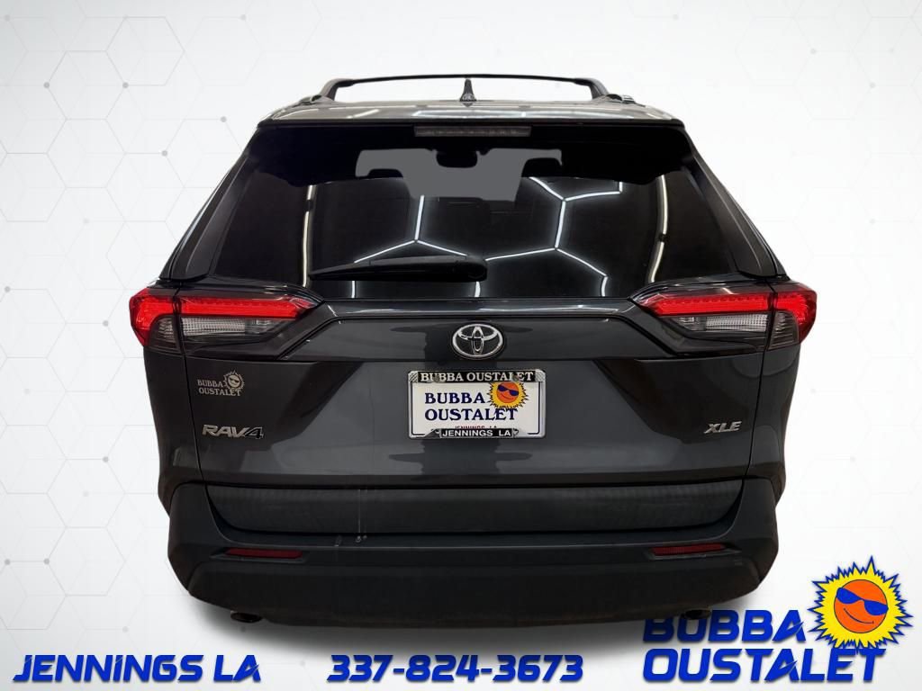 Used 2022 Toyota RAV4 XLE Premium image 4