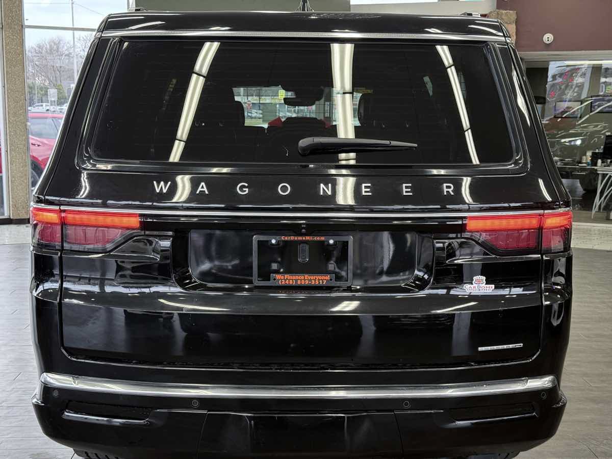 Used 2024 Jeep Wagoneer L Series III w/ Flexible Seating Group AWD/4WD image 7