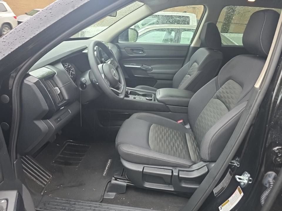 Used 2024 Nissan Pathfinder S AWD/4WD image 37