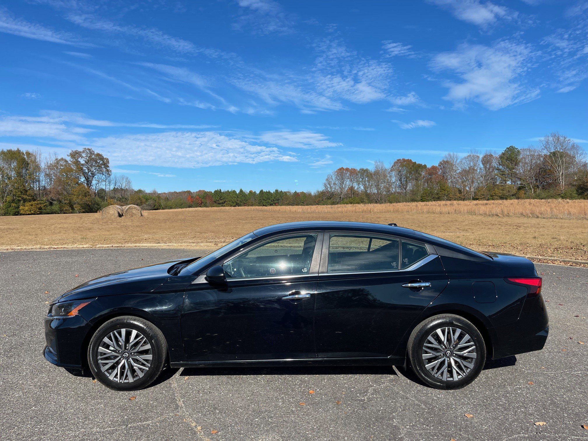 Used 2024 Nissan Altima 2.5 SV image 2