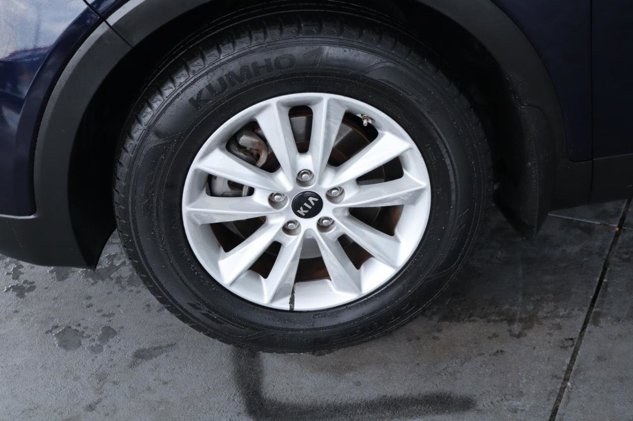 Used 2020 Kia Sorento LX image 34