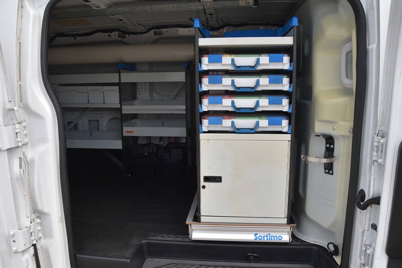 Used 2015 Ford Transit 250 130 Low Roof RWD image 11