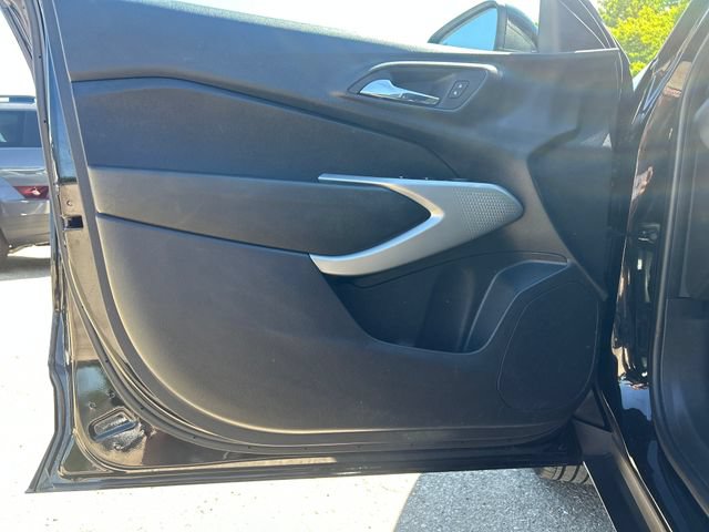 Used 2024 Chevrolet Trax RS w/ Sunroof Package FWD image 14