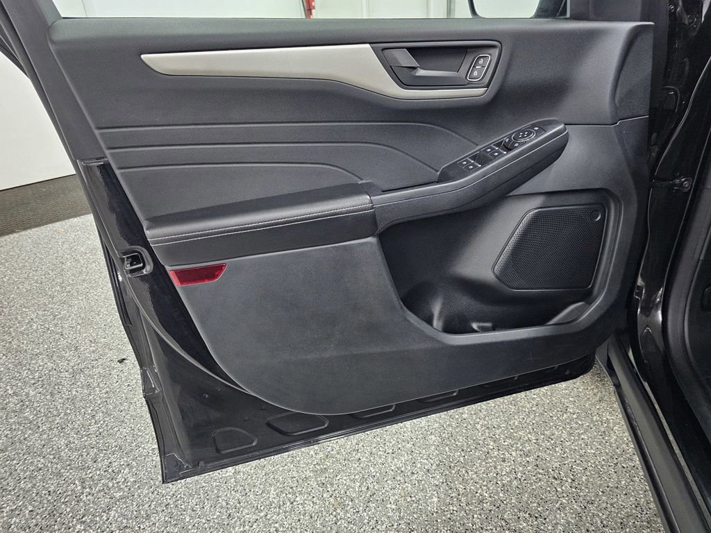 Used 2022 Ford Escape SE FWD image 13