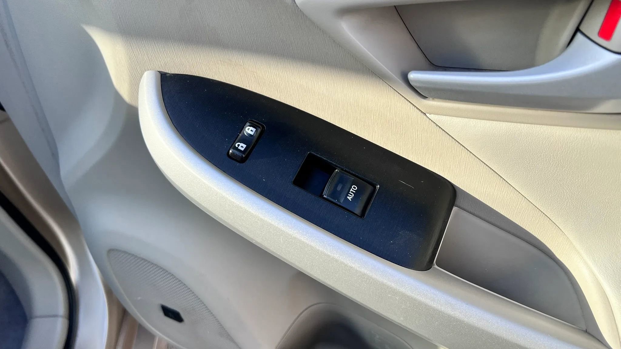 Used 2011 Toyota Prius Five w/ Advanced Technology Pkg image 22