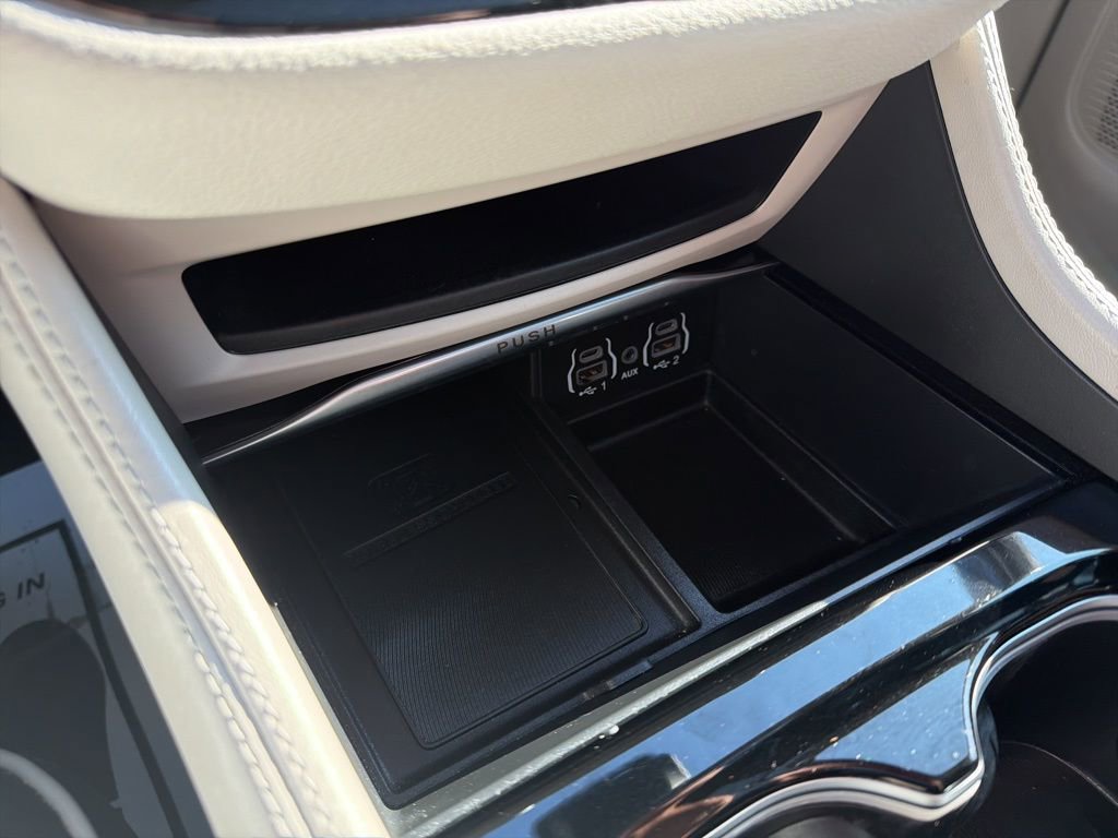 Used 2021 Chrysler Pacifica Limited image 37