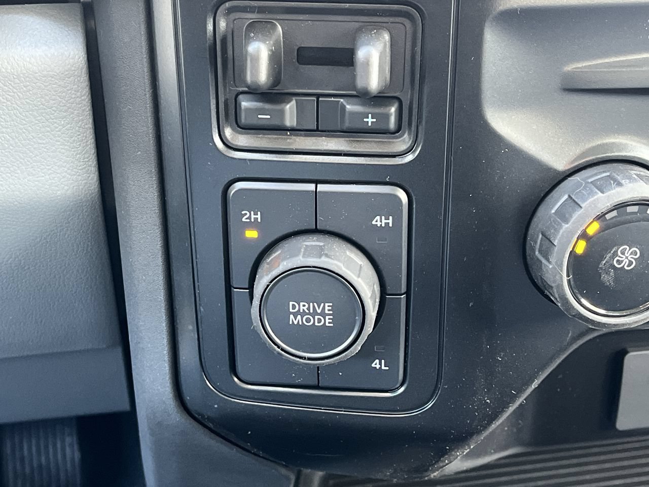New 2025 Ford F550 4x4 SuperCab Super Duty image 13