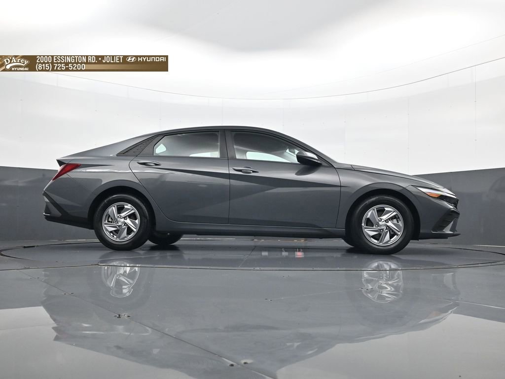 Certified 2024 Hyundai Elantra SE FWD image 24