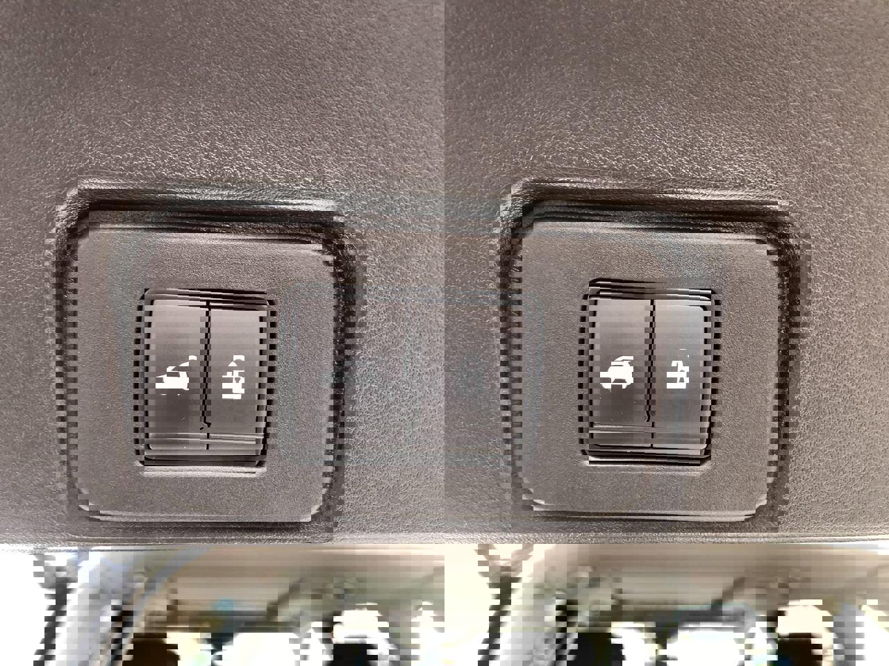 Used 2025 Nissan Rogue SV w/ SV Premium Package image 10