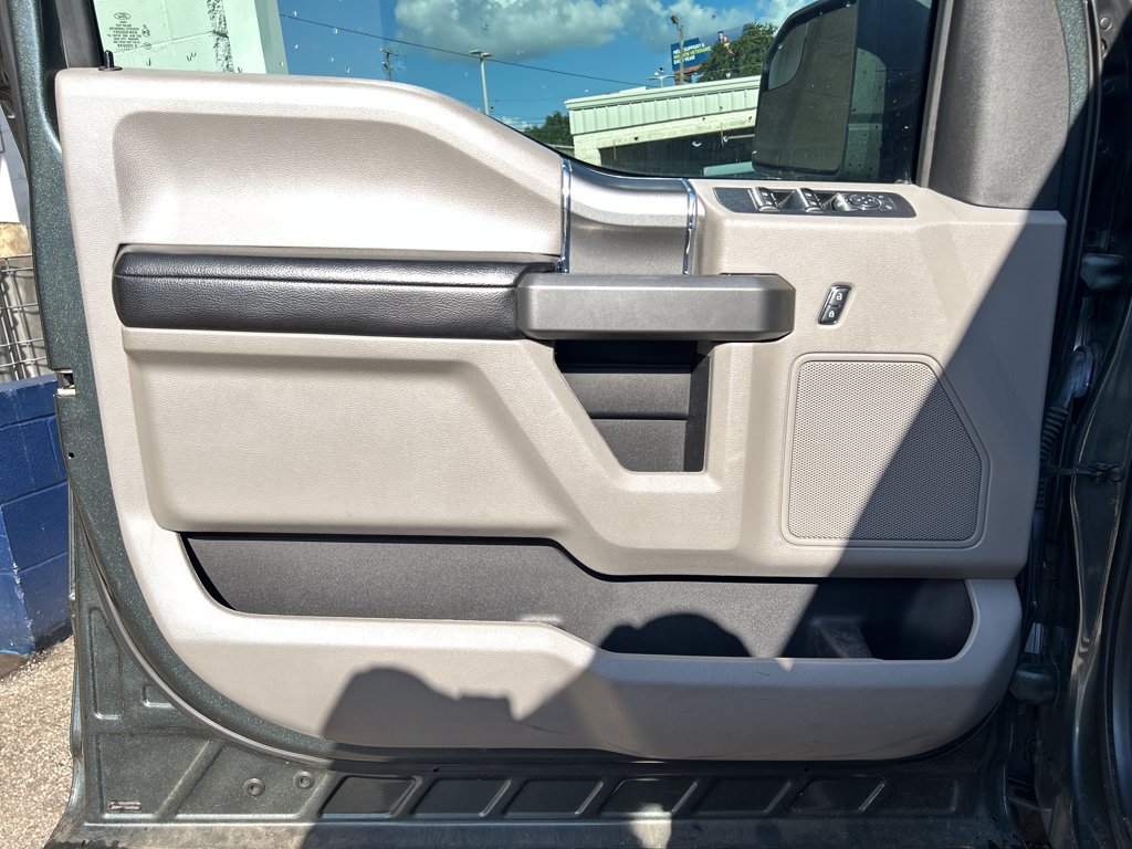 Used 2018 Ford F150 XLT w/ Equipment Group 302A Luxury AWD/4WD image 9
